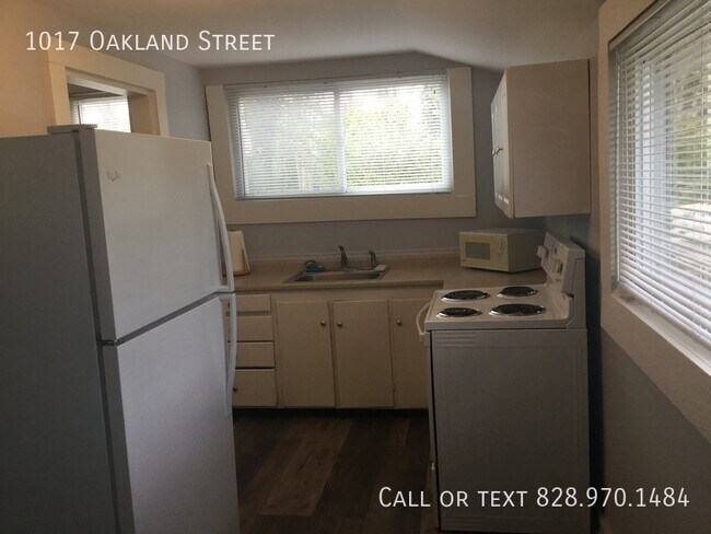 Foto del edificio - 1017 Oakland St