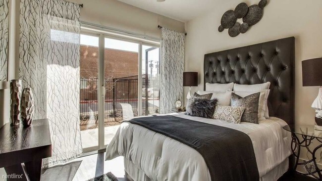 Foto del edificio - 8277 Walnut Hill Ln