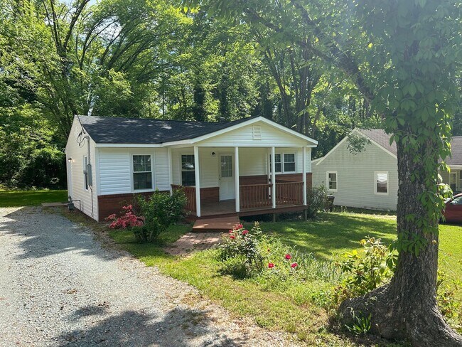 Building Photo - 606 North Avenue, Sanford NC 27330