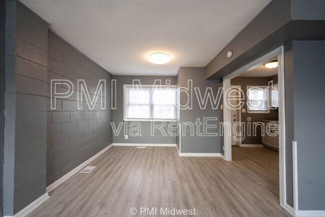 Building Photo - 6056 E 16th St