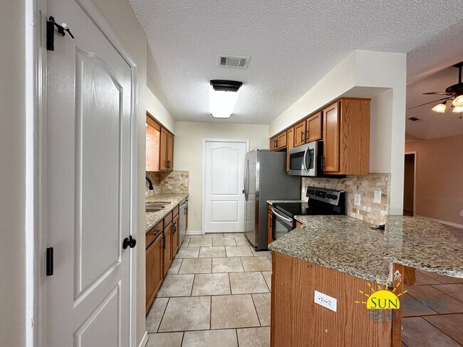 Building Photo - Adorable 3 Bedroom Home located  in Fort Walton Beach Home!