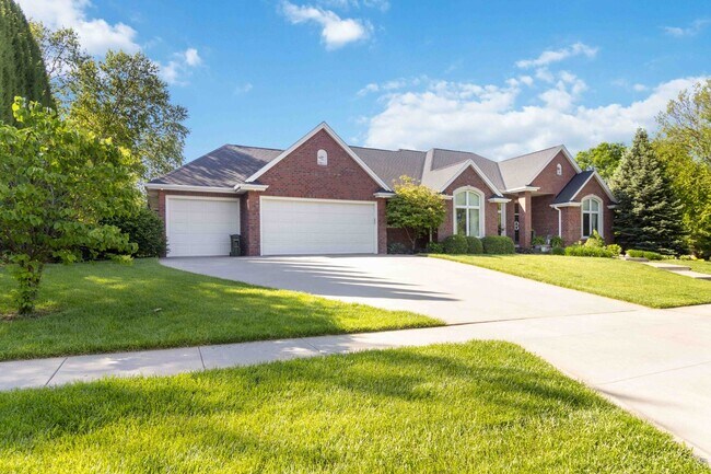 Building Photo - Stunning Ridge Brick Ranch