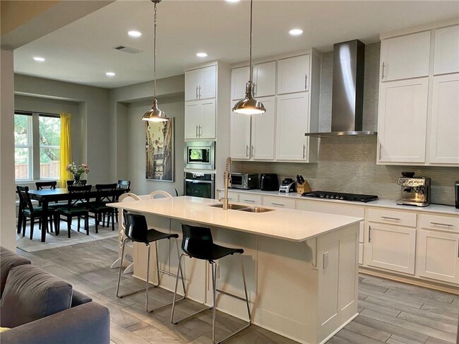 Building Photo - 402 Parkwest Cove