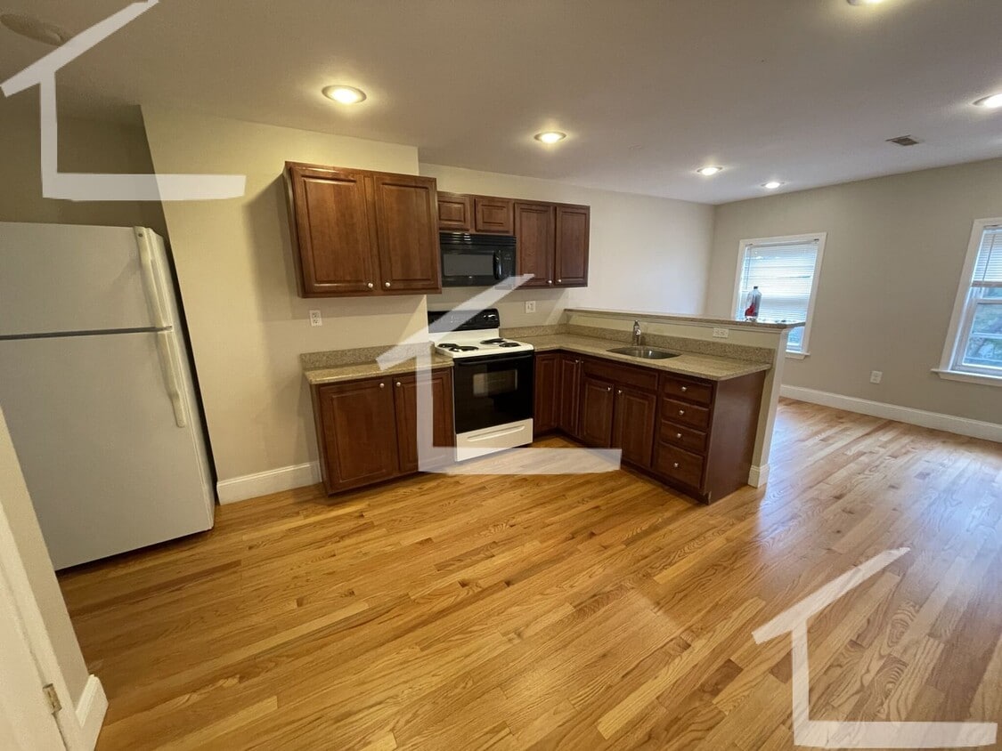 Renovated 1-Bedroom with Parking | Roxbury... - Renovated 1-Bedroom with Parking | Roxbury...