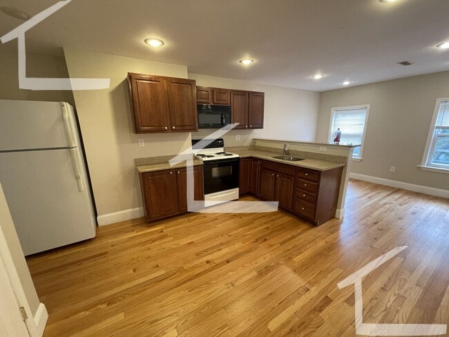 Renovated 1-Bedroom with Parking | Roxbury... - Renovated 1-Bedroom with Parking | Roxbury... Apartment