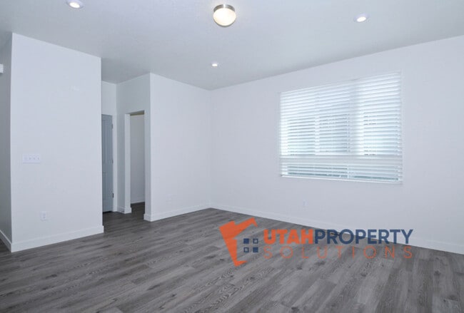 Building Photo - 1036 W 430 S