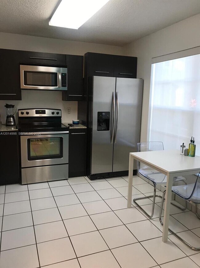 Foto del edificio - 10813 NW 3rd Ct