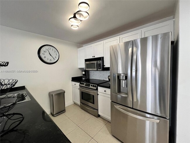 Foto del edificio - 600 NE 36th St