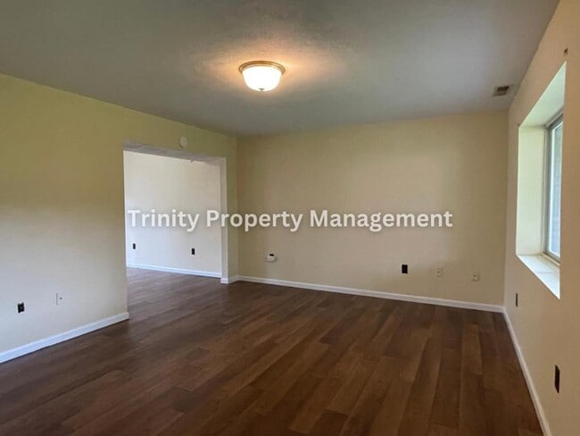 Building Photo - 69 Linden Ave