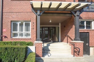 Building Photo - 319 Summit Ave E