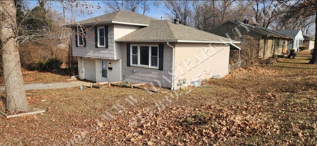 Foto del edificio - Beautiful House in South KC-Available NOW!!