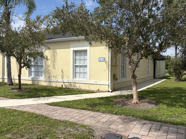 Building Photo - 1074 Universal Rest Pl