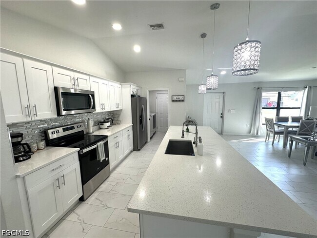 Foto del edificio - 3710 38th St SW