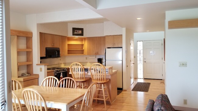Building Photo - 6933 Robin Ct