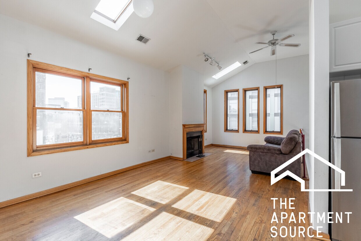 Foto principal - 817 N Milwaukee Ave