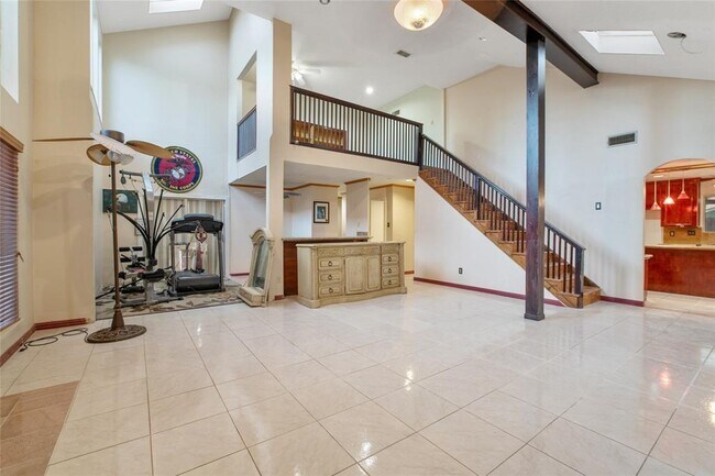 Building Photo - 7402 Via Vista Dr