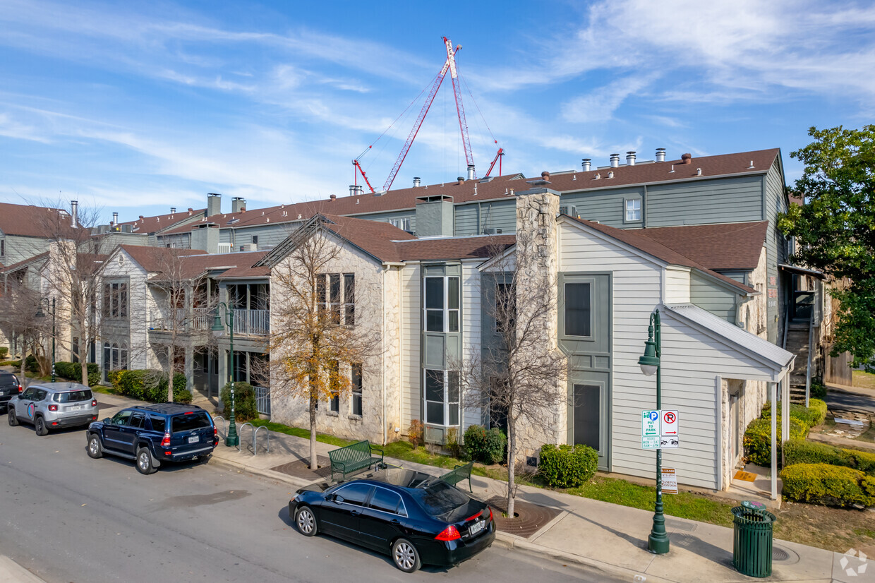 Primary Photo - Orange Tree Condominiums