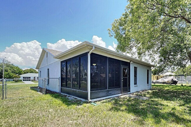 Foto del edificio - 3 BEDROOM-UPDATED-SPRING HILL