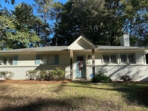 Building Photo - 1220 Beanland Dr