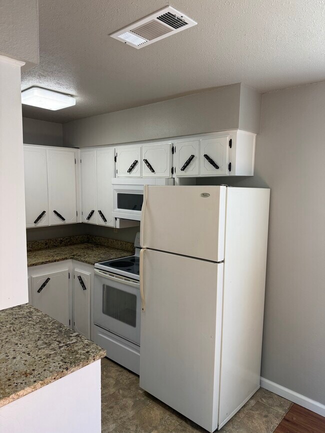 Foto del edificio - 3601 Dana Dr