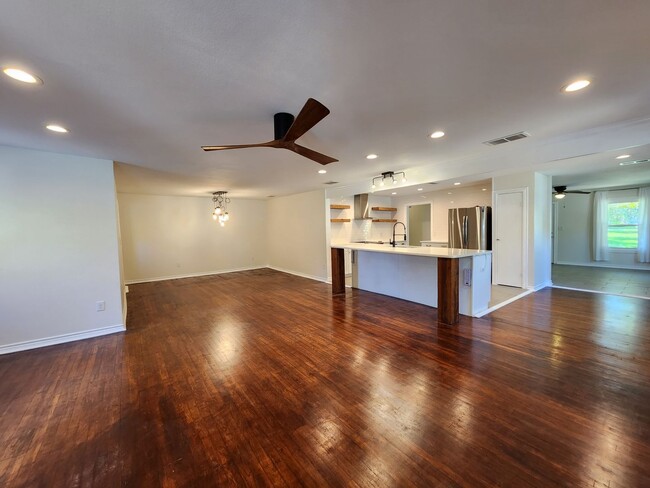 Foto del edificio - Craftsman 3/2/2 close to Downtown New Brau...