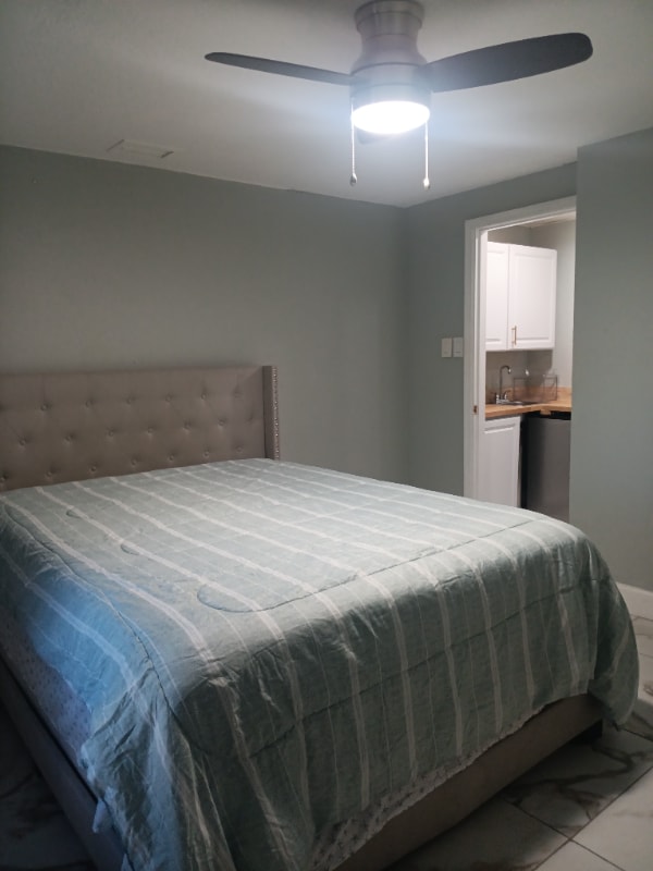 Building Photo - D4 10th Ave