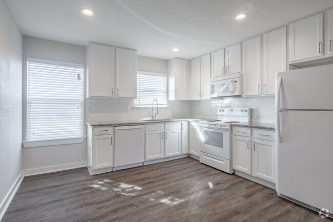 2BR, 1BA - 850SF - Treemont Apartments