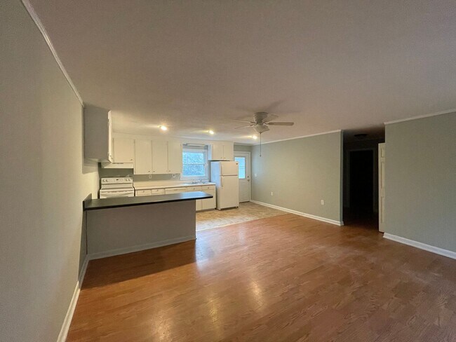 Foto del edificio - Cozy Normaltown Two Bedroom Home