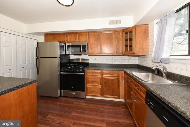 Foto del edificio - 7601 Crittenden St
