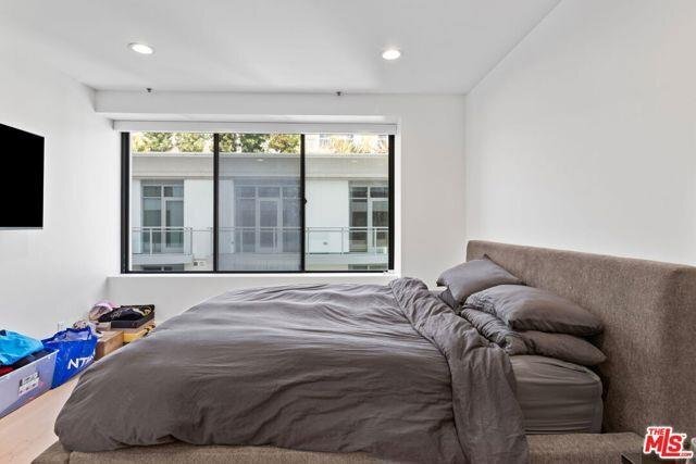 Primary Photo - 10724 Wilshire Boulevard Apt ##503, Los An...