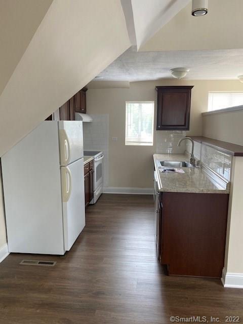 Foto del edificio - 537 Post Rd