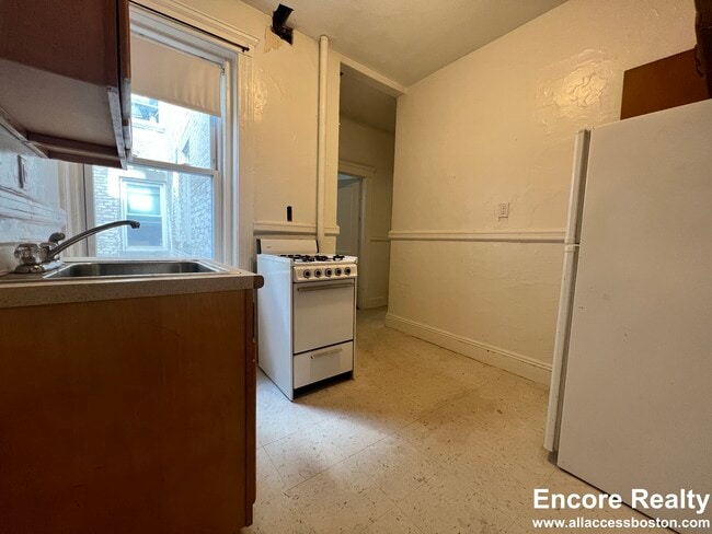 Building Photo - 15 Egremont Rd