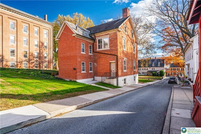 Foto del edificio - 426 Heckewelder Pl