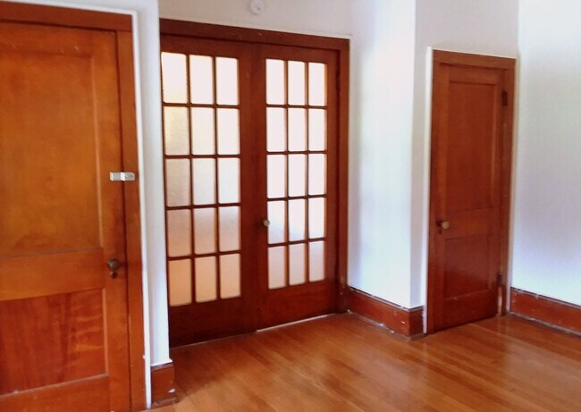 dormitorio del medio - 546 Highland Ave SW