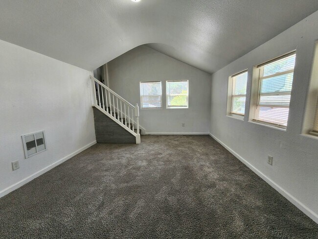 Foto del edificio - 1123 E 5th St