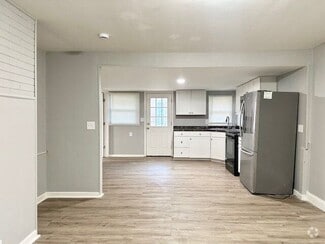 Building Photo - 674 5th Ave