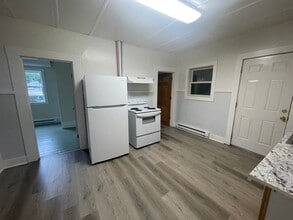 Building Photo - 4 Lehs Ln