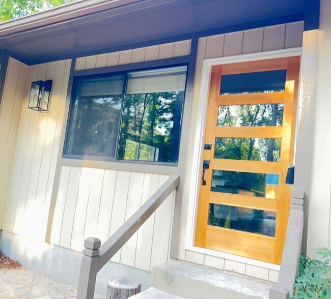 Building Photo - 2 bed 1 bath Carrboro duplex Newly renovated
