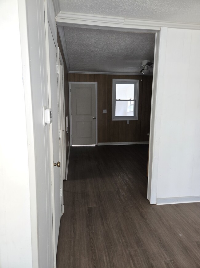 Foto del edificio - 401 W Pitts St