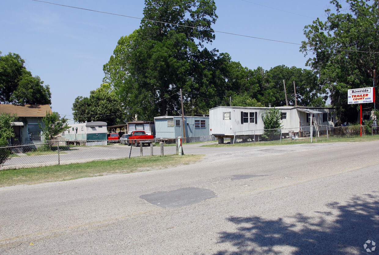 Foto del edificio - Riverside Trailer Court
