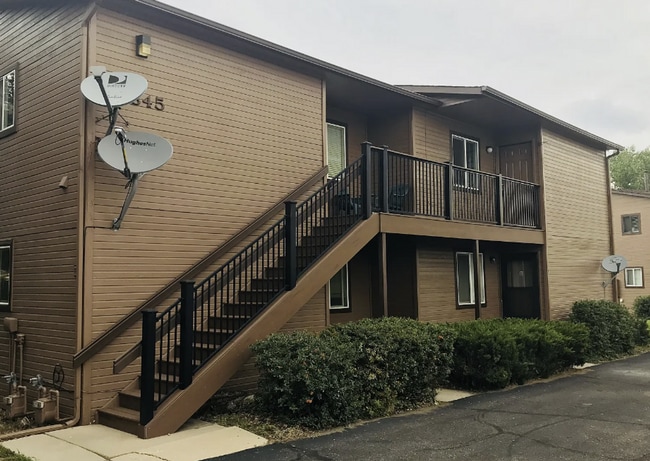 Building Photo - Beautiful two bedroom in a desirable locat...