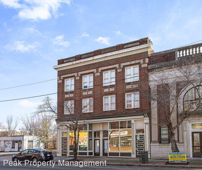 Building Photo - 1124 Hull St
