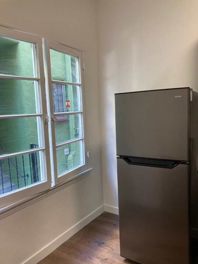 Foto del edificio - 839 Parkman Ave