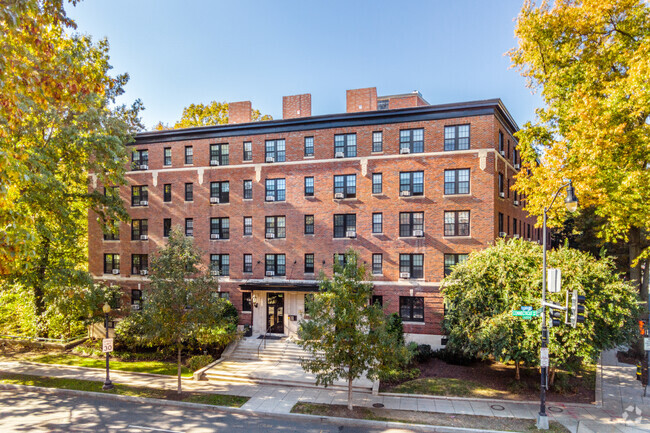 Building Photo - Parkway Apartments