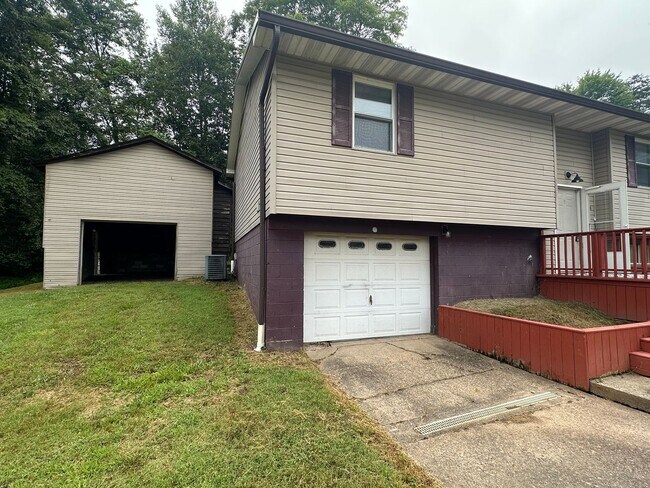 Foto del edificio - 3 BR HOME-BRIARWOOD SUBDIVISION