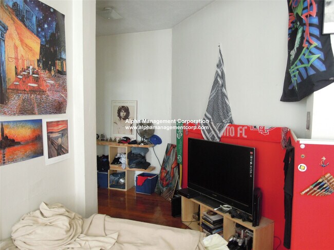 Building Photo - 204 Hemenway St