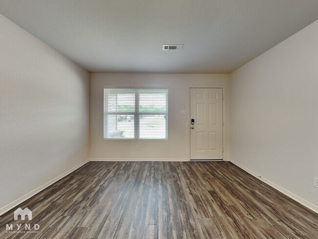 Foto del edificio - 9168 Pleasant Valley Dr