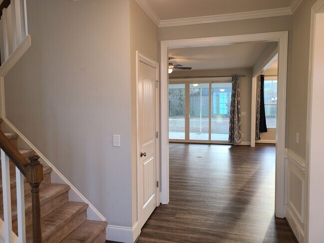 Building Photo - Beautiful 4 bedroom, 4 bath home with 3rd ...