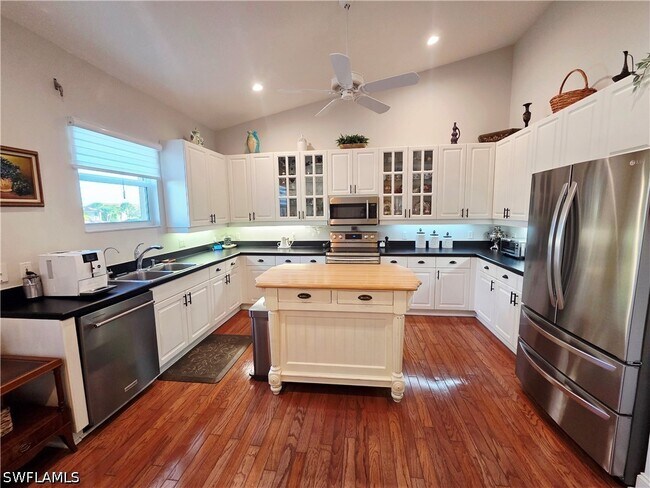 Foto del edificio - 6775 Huntington Lakes Cir