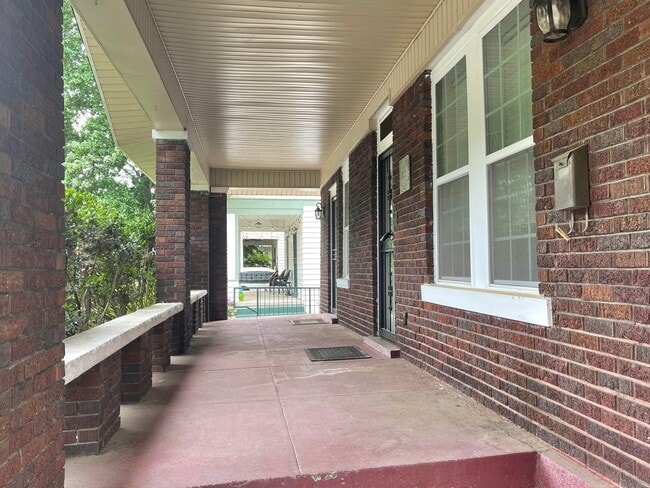Building Photo - 443 N Avalon St